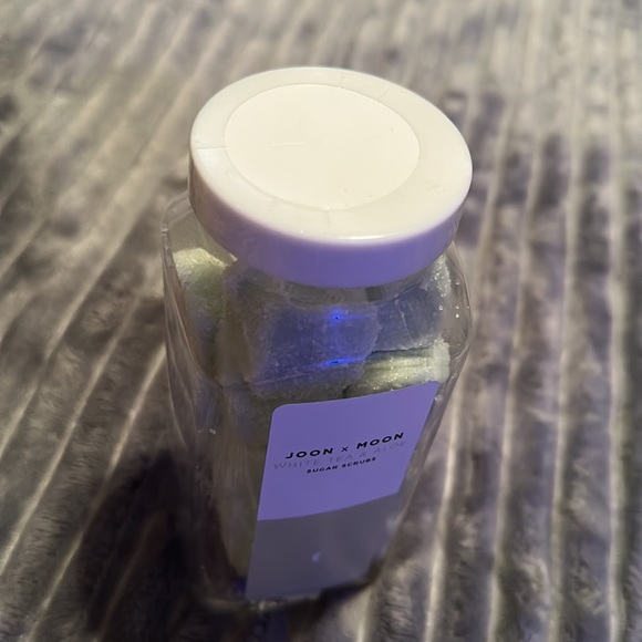 Joon x Moon: Sugar Scrubs. White Tea & Aloe Scented - Picture 2 of 2